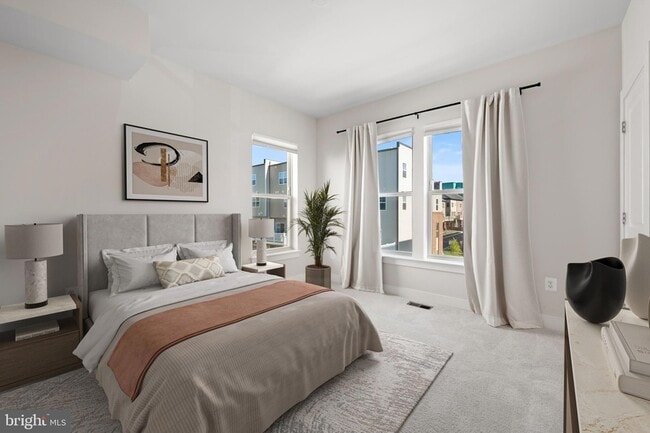 Building Photo - 128 Stowe Dr