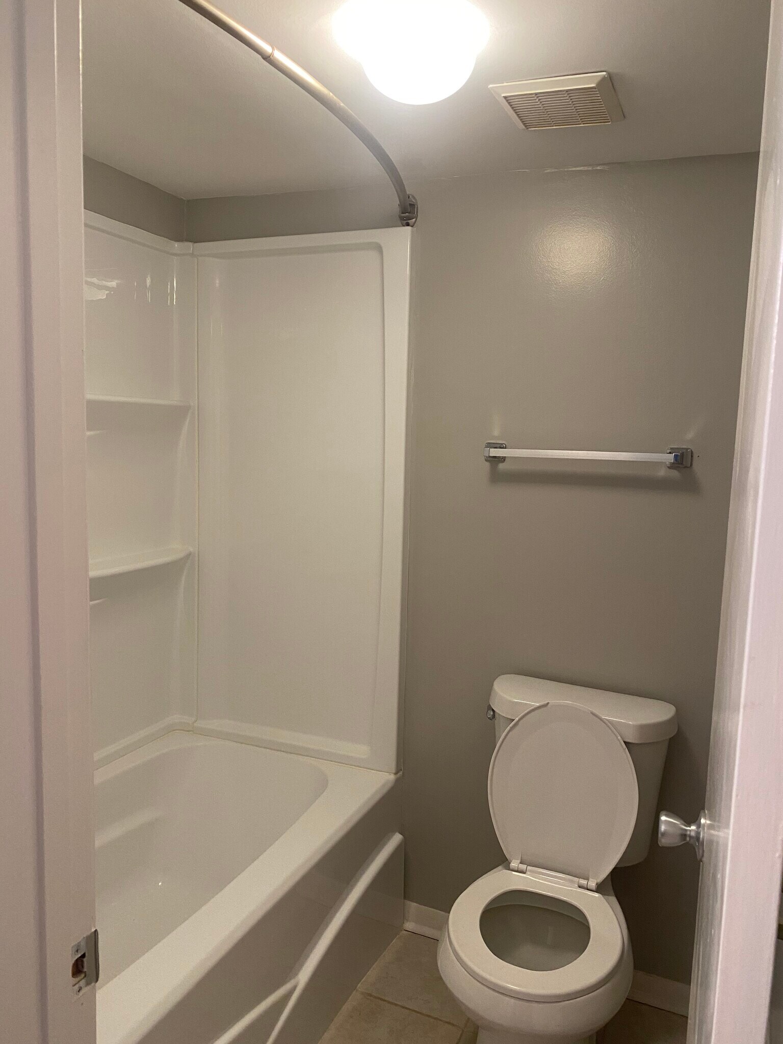 Building Photo - 1002 Woodland Vlg