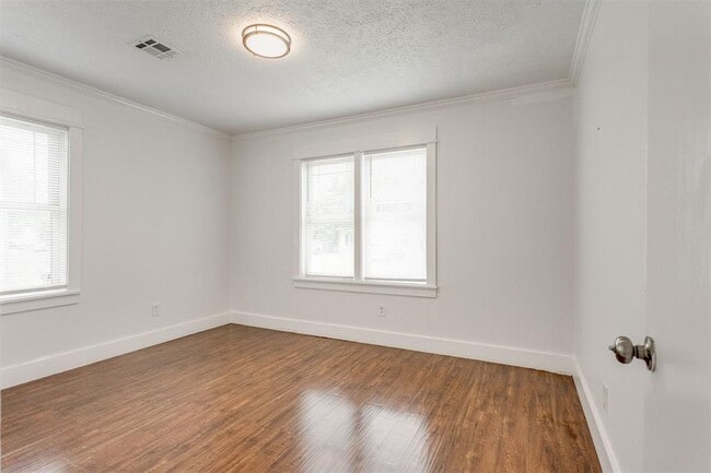 Building Photo - 516 E Rickenbacker Dr