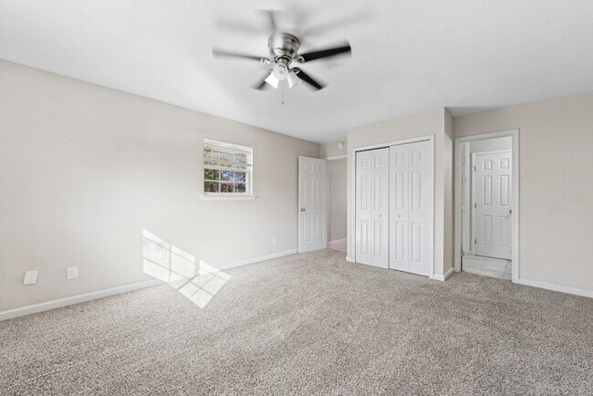 Building Photo - 915 Stonegate Dr