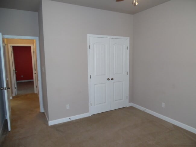 Building Photo - 3 BR 2 BA Highlands at Queen Creek home!