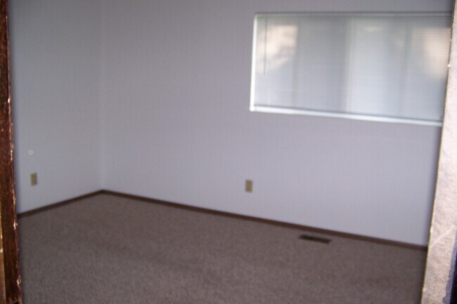 Building Photo - 111 Pin Oak Dr