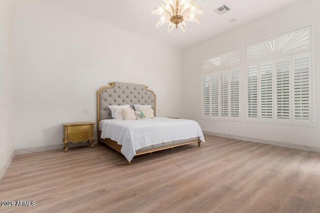 Building Photo - 11312 E Greenway Rd