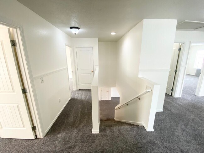 Building Photo - 1243 W 520 S