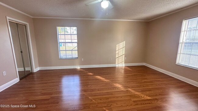 Building Photo - 301 Nesbitt St