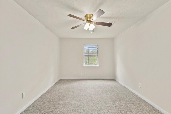 Building Photo - 3735 Pineleaf Dr