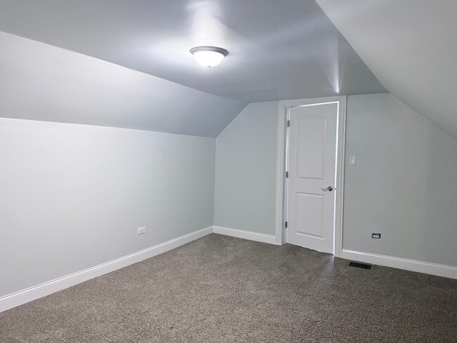 Building Photo - 1520 S Kedvale Ave