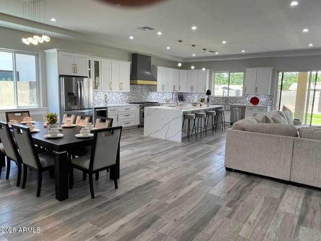 Building Photo - 6824 N 14th St