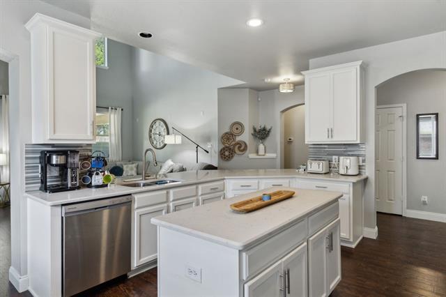Building Photo - 3833 Denridge Ln