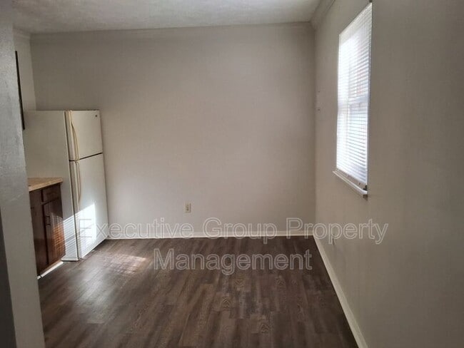 Building Photo - 1090 Evelyn Dr