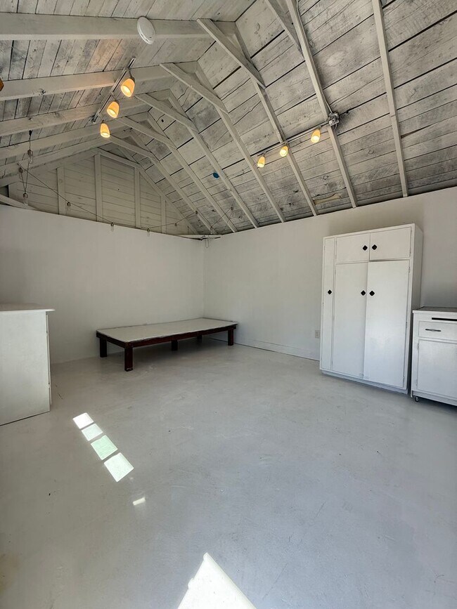 Building Photo - *Charming 2 Bedroom Home in Roseville’s Historic District with Bonus Detached Space*