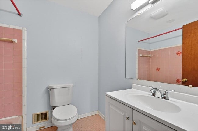 Building Photo - 3505 N St SE