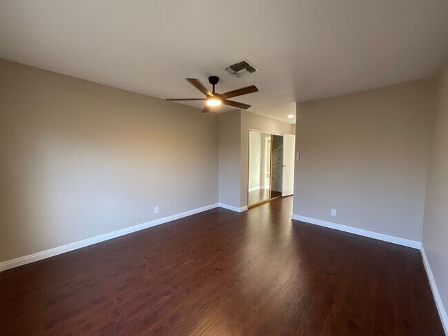 Building Photo - Single story home, 3br, 2bath, 1cg