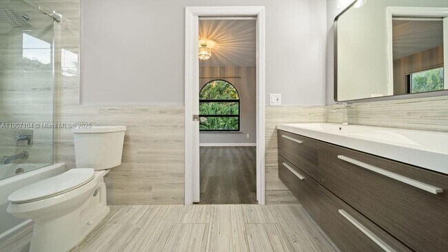 Building Photo - 5831 NW 81st Terrace