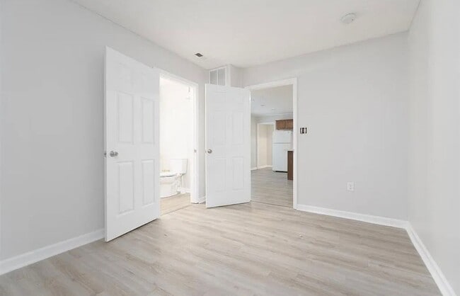 Building Photo - Charming 2-Bedroom Ranch Home with Large Backyard – Cozy & Remodeled!