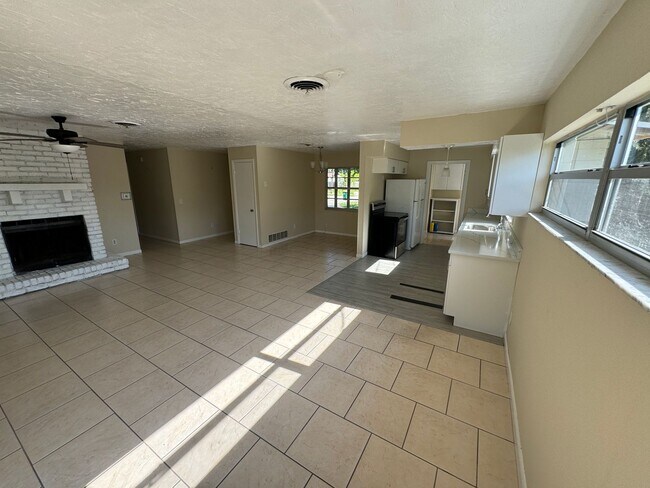 Building Photo - 75 Brandy Ln