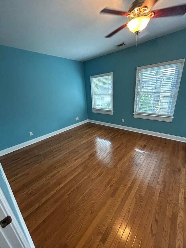 Building Photo - 3 Bedroom/2 Bath in Downtown Savannah, GA