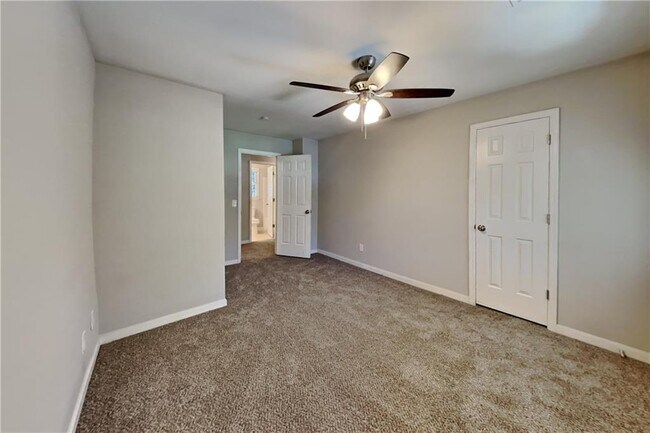 Building Photo - 3371 Chatsworth Way