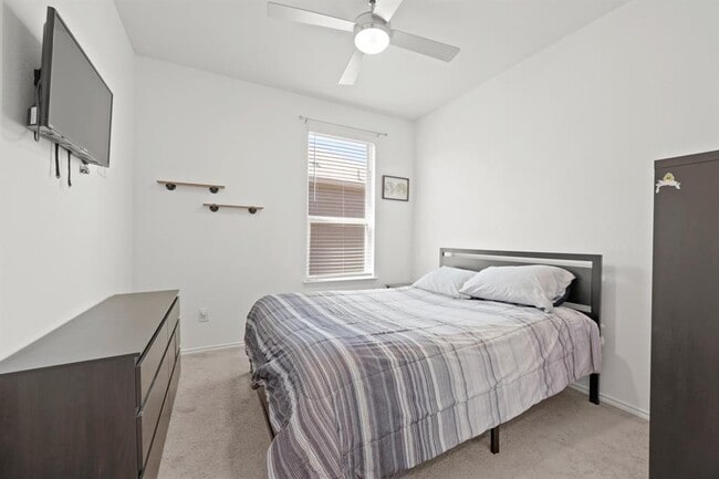 Building Photo - 240 Bedford Falls Ln