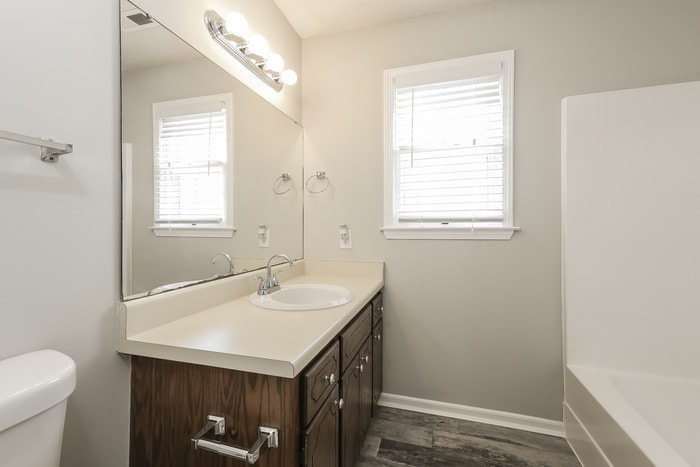 Building Photo - 602 Creek Dr