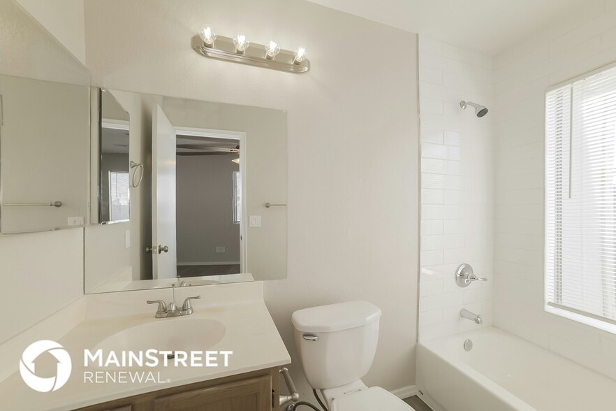 Building Photo - 8538 W Columbine Dr