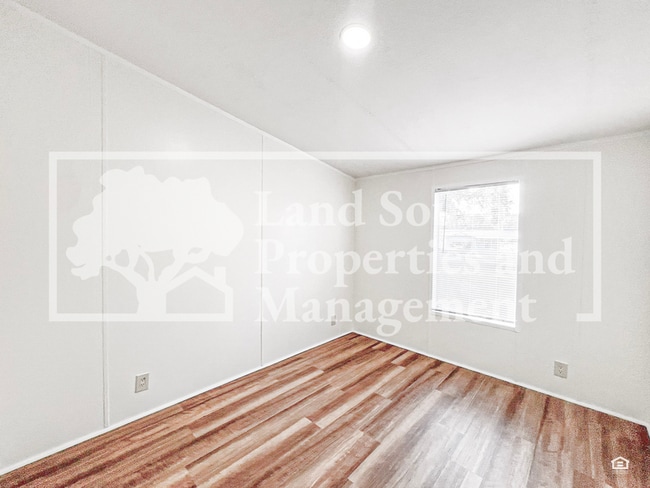 Building Photo - 8916 Beverly Hills Rd