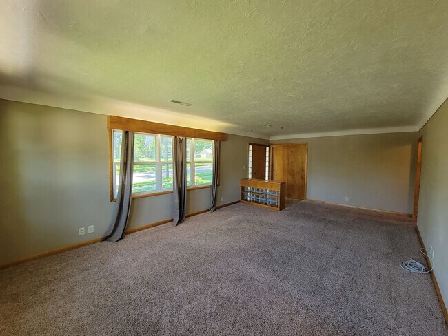 Building Photo - 1103 College St