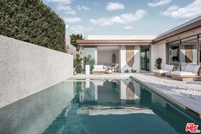 Building Photo - 3539 Beverly Ridge Dr