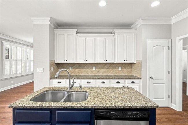 Building Photo - 3135 Carrick Rd