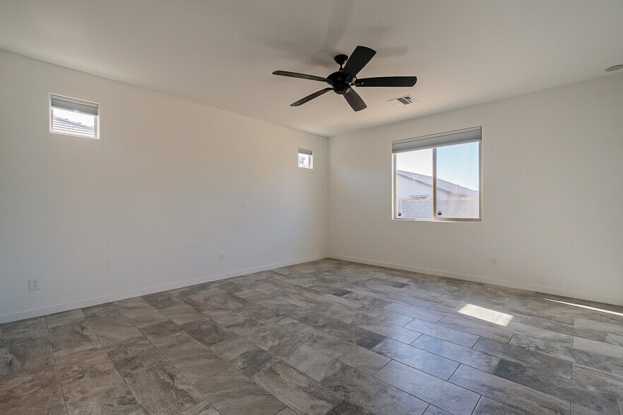 Building Photo - 15877 W Mauna Loa Ln