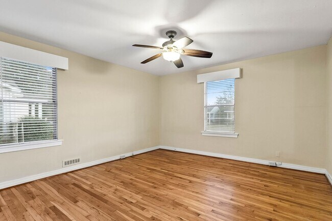 Building Photo - 1630 1st Ave