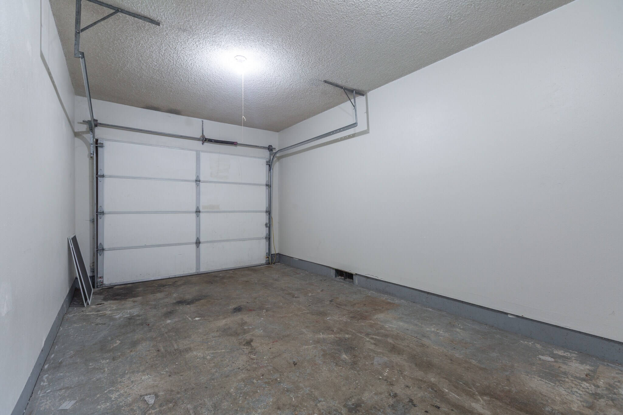 Building Photo - 110 SW Fleishauer Ln