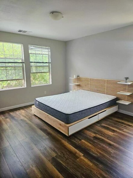 Master bed - 409 San Francisco Ct