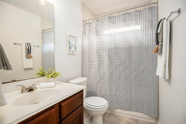 Building Photo - 1195 Quarterhorse Dr
