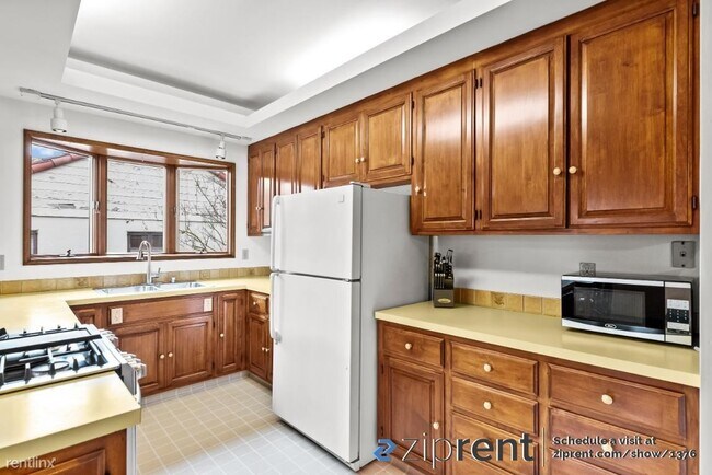 Building Photo - 4 br, 2 bath House - 2280 Hanover St, Palo...