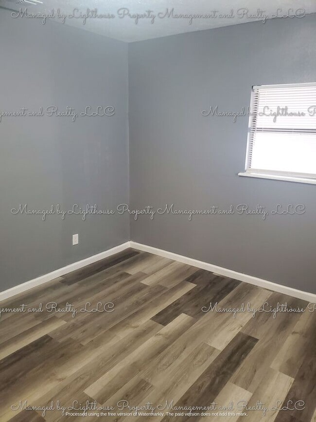 Building Photo - 2 Bedroom / 2 Bathroom Home in Historic Springfield ? Huge Fenced Yard