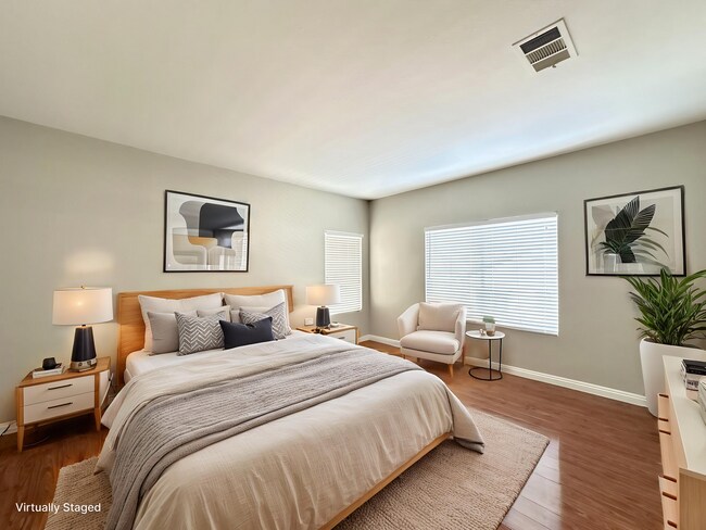 Building Photo - Buffalo Twain