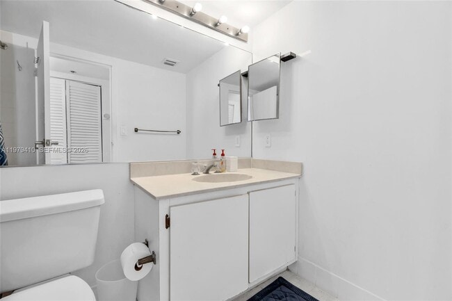 Building Photo - 7601 E Treasure Dr