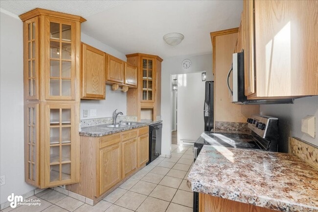 Building Photo - Charming 2BD/1BA Condo