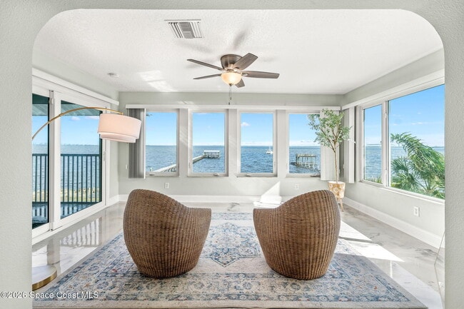 Building Photo - 100 Bonita St