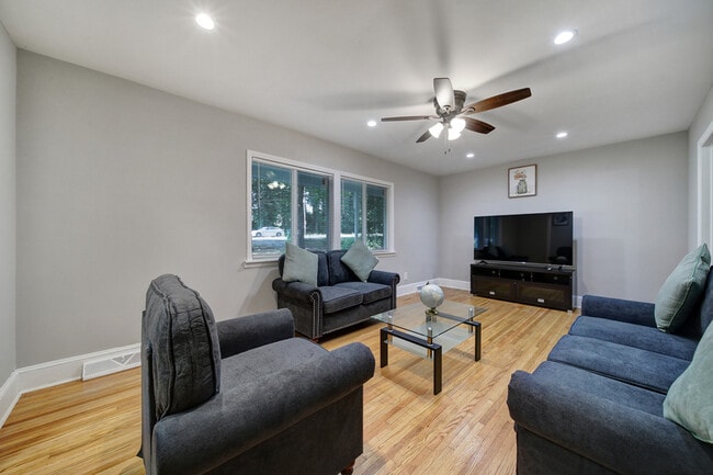 Building Photo - 6215 Robinson Church Rd