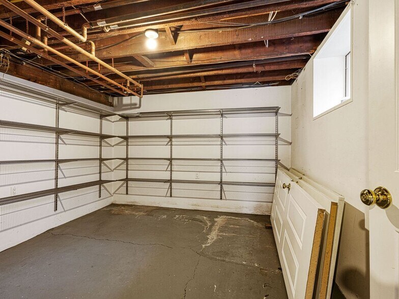 Building Photo - 36 Locust St