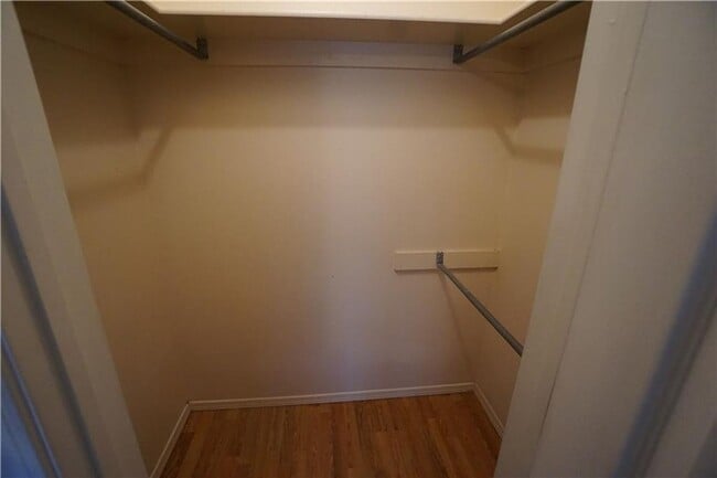 Building Photo - 4 Bedroom House, Gas Heat and Hot Water, N...