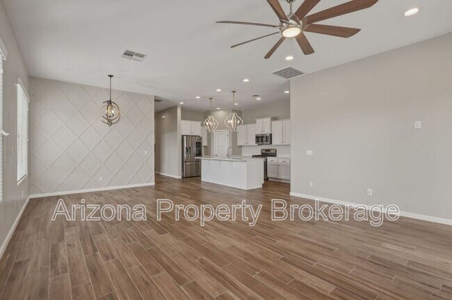 Building Photo - 2747 S Wildrose