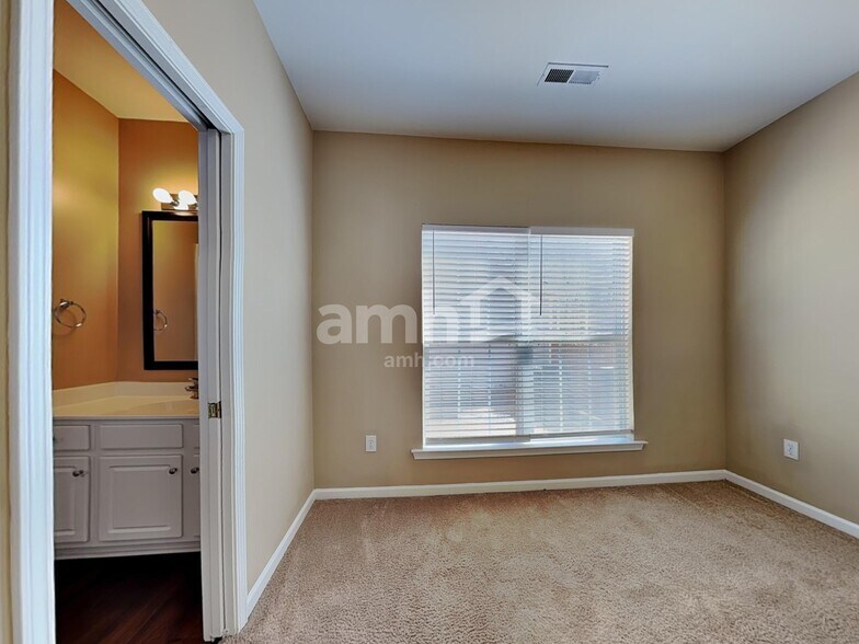 Building Photo - 808 Bindon Ln