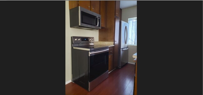 Kitchen - 1644 Colby Ave