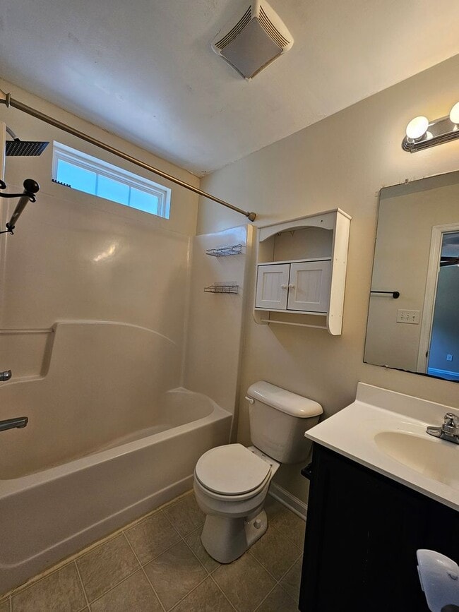 Building Photo - 3 Bedroom 2 Bath Richlands Home for Rent