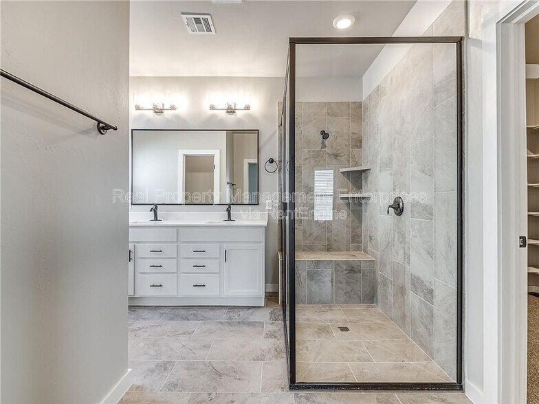 Building Photo - 8104 NW 151st Cir