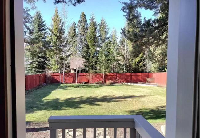 Building Photo - Spacious, updated home with A/C in SW Bend!