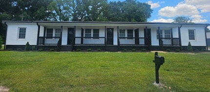 Building Photo - 200 Walnut St W